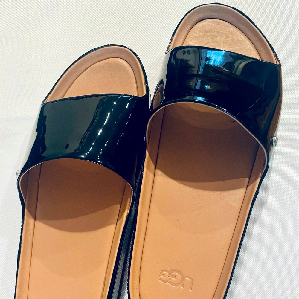 UGG LEATHER SLIDES